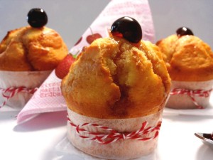 Muffin bianco con pezzetti di amarene fatte in casa