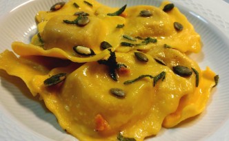 Tortelli di zucca alla mantovana - ricetta tradizionale con zuccca amaretti, mostarda mantovana