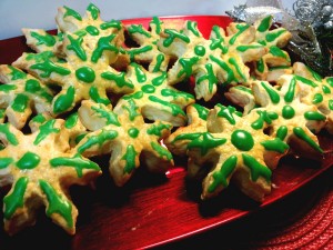 Stelle di Natale al limoncello decorati con ghiaccia reale 