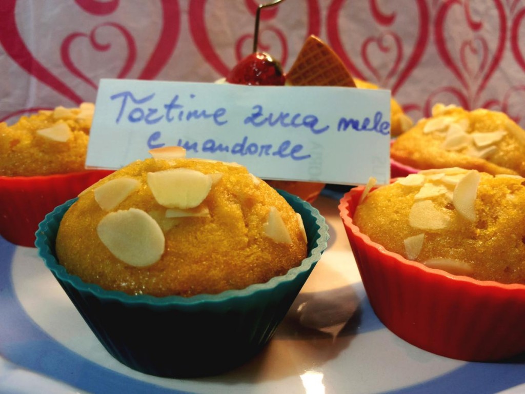 Tortine mignon con mela zucca e mandorle