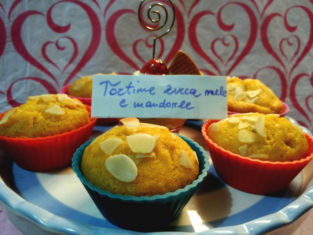 Mini tortine con zucca mela cotta e mandorle