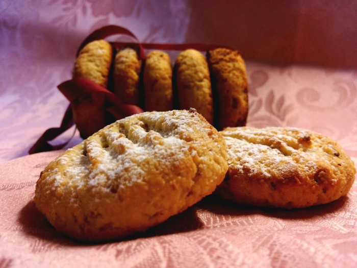 Biscotti con farina di mandorle e more di gelso