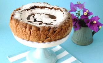 Torta speziata dolcificata con sciroppo d'acero