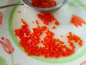 Caviale di pomodoro vegan con agar agar