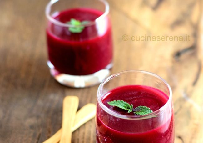 Gazpacho con barbabietola e fragole