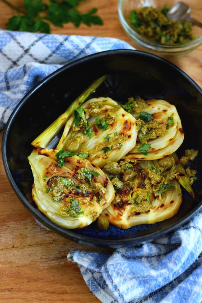 Finocchi grigliati con salsa di capperi