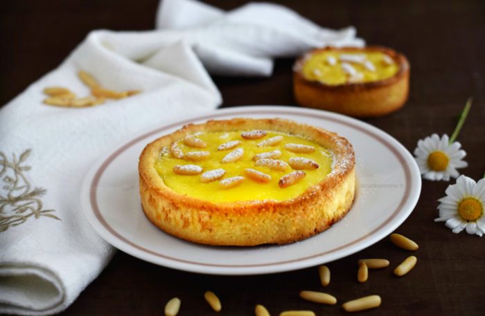 Torta della nonna variante con cioccolato