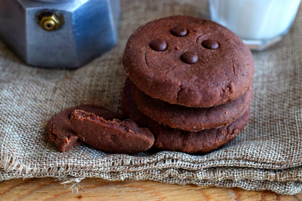 Biscotti al cioccolato al microonde - microwave chocolate cookie 