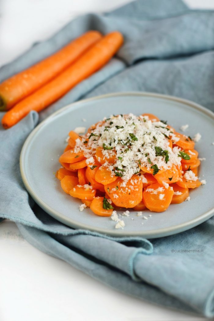 carote lesse condire con aceto e mollica di pane