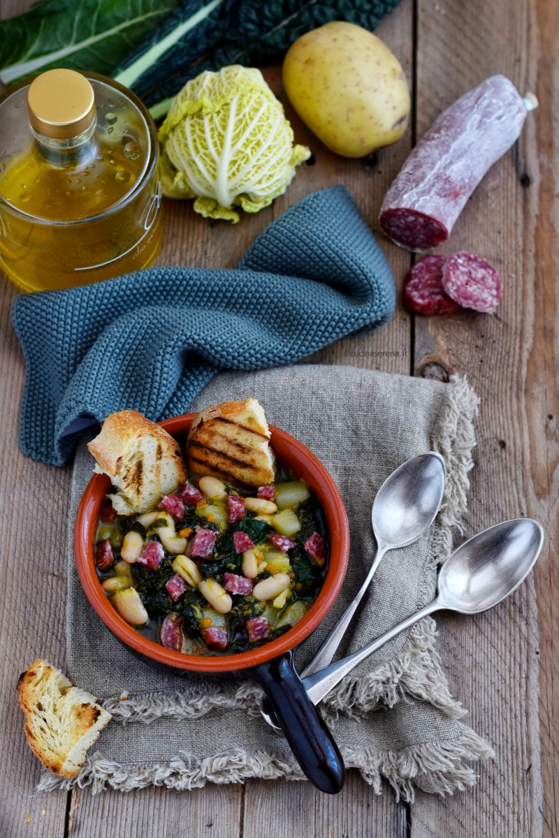 Ribollita - zuppa invernale a base di verdure legumi e pane raffermo impreziosita da salame golosetto Clai