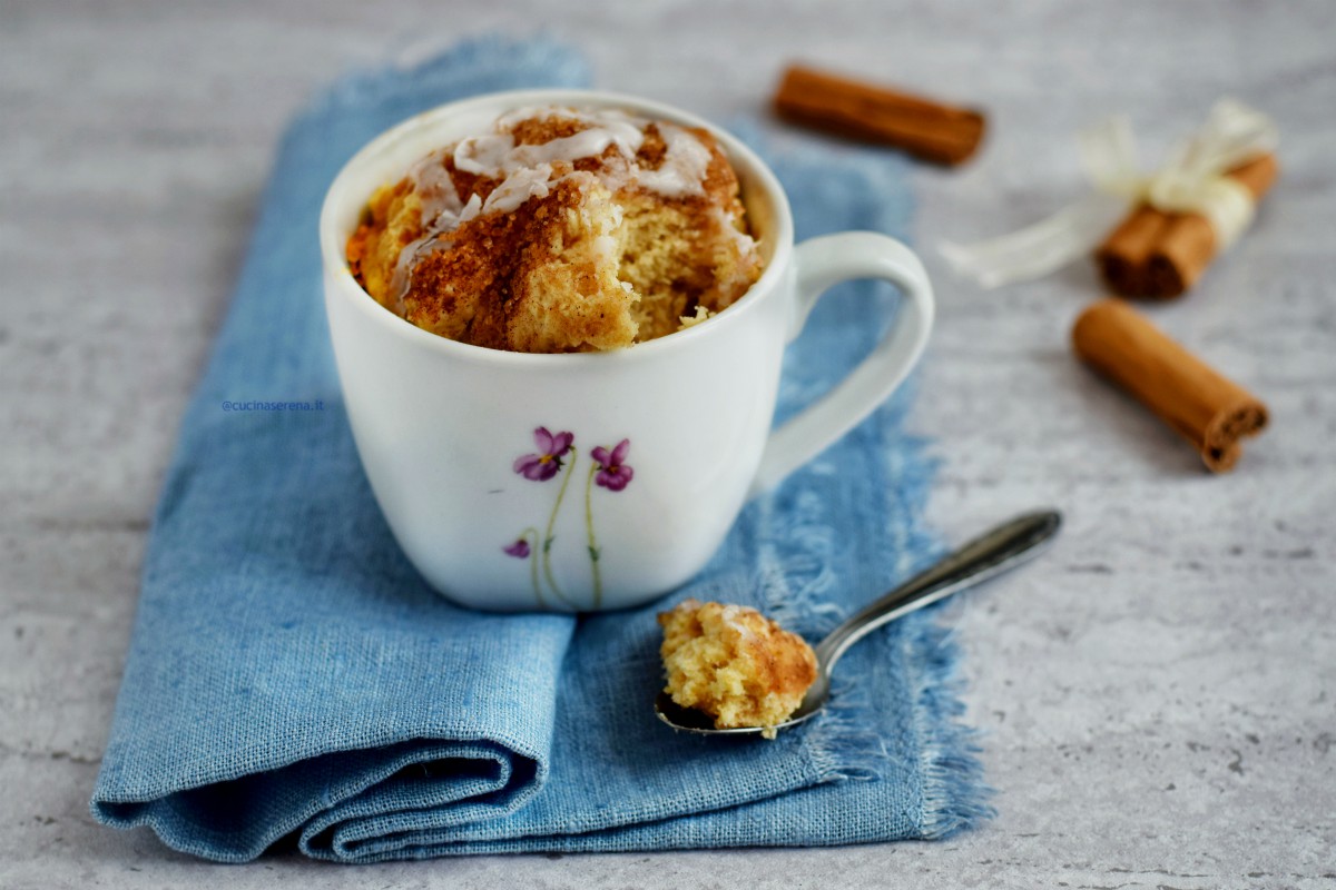 Cinnamon roll mug cake - torta in tazza al microonde -Cucina Serena