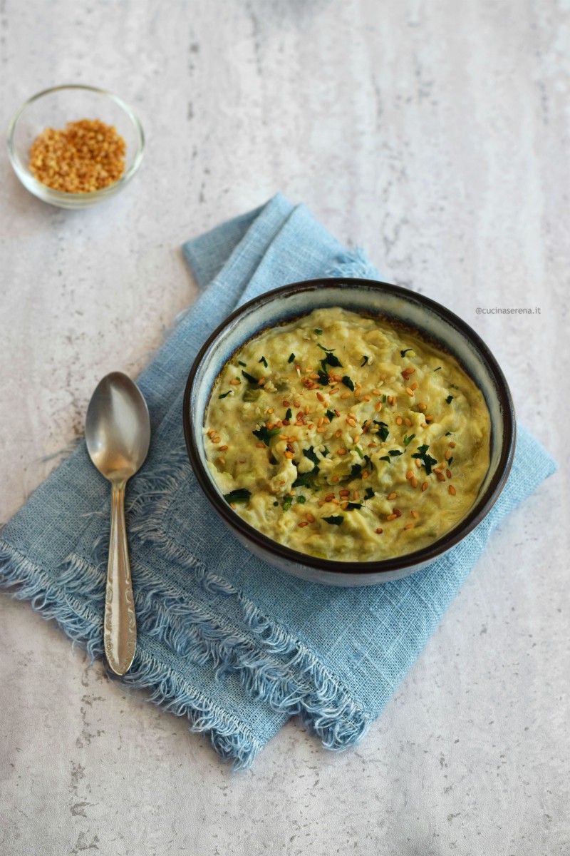 Babaganoush o caviale di melanzane crema di melanzane con limone aglio e sala tahini