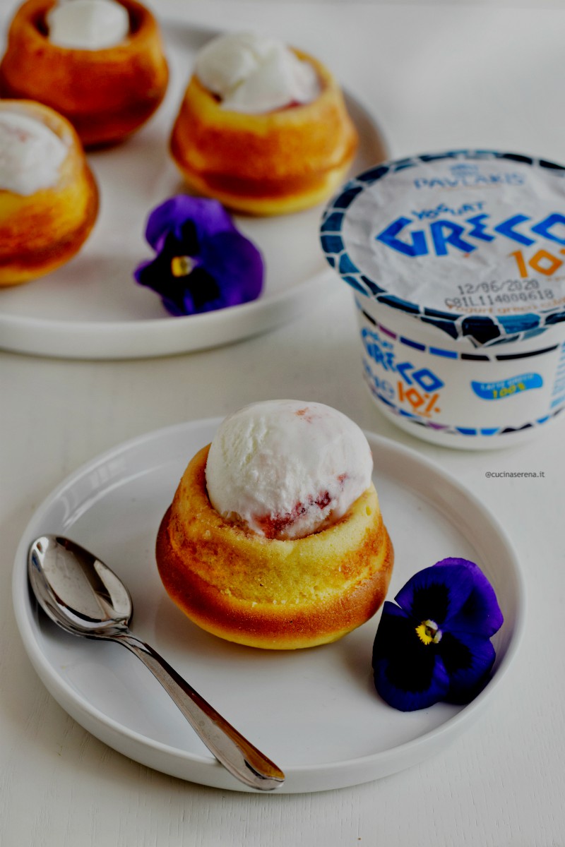 Tortine allo yogurt greco farcite con frozen yogurt