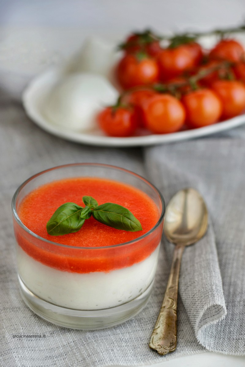 Caprese al bicchiere con gelèe di pomodoro