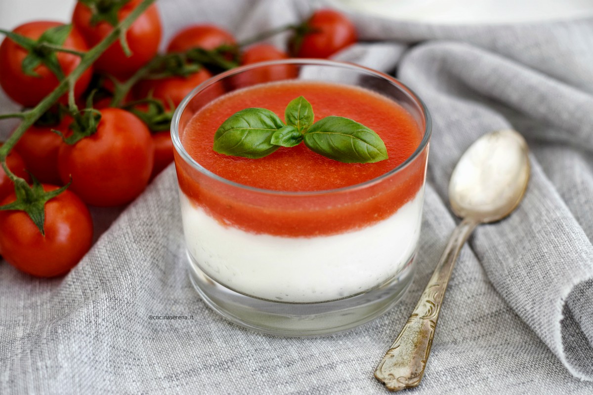 Caprese al bicchiere con gelèe di pomodoro