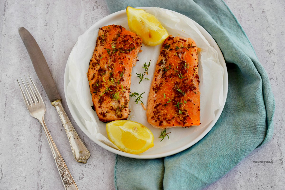 Salmone glassato con sciroppo d'acero e senape alla griglia