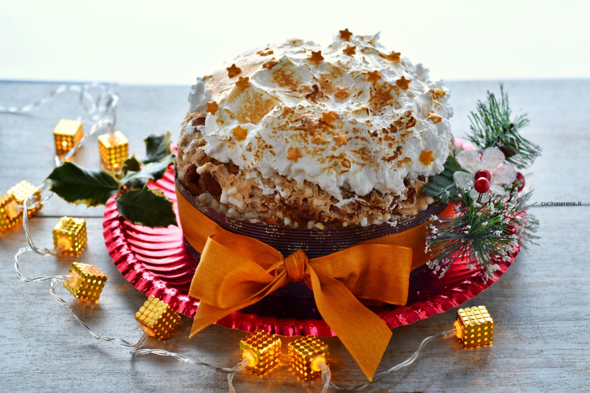 Panettone farcito con crema di mascarpone al caffè e meringa italiana