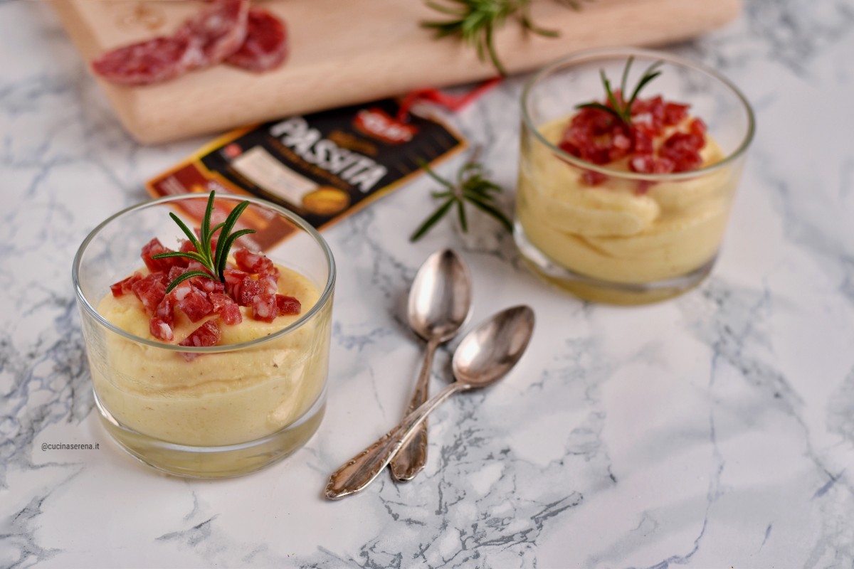 Crema di polenta al latte al profumo di rosmarino con coriandoli di salsiccia passita Clai