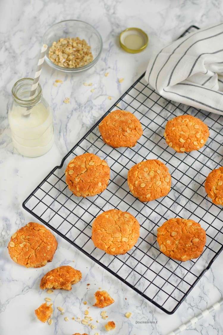 Anzac biscotti australiani  fatti con golden syrup