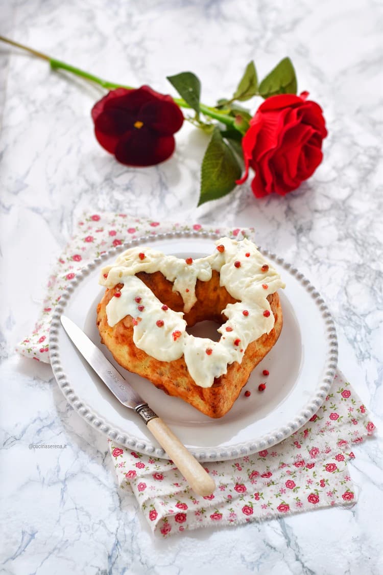 Ciambella rustica prosciutto e formaggio per San Valentino
