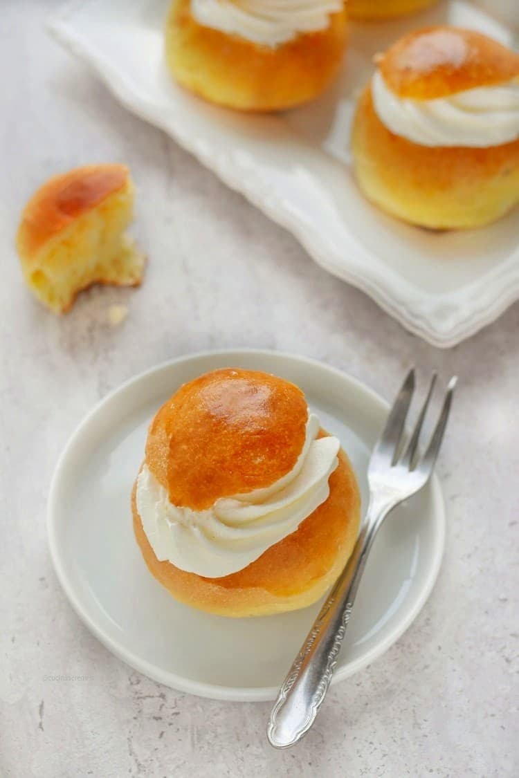 Semla dolci svedesi di carnevale