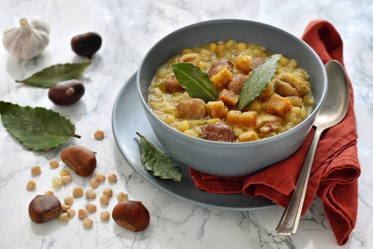 Zuppa di castagne e cicerchie ricetta invernale