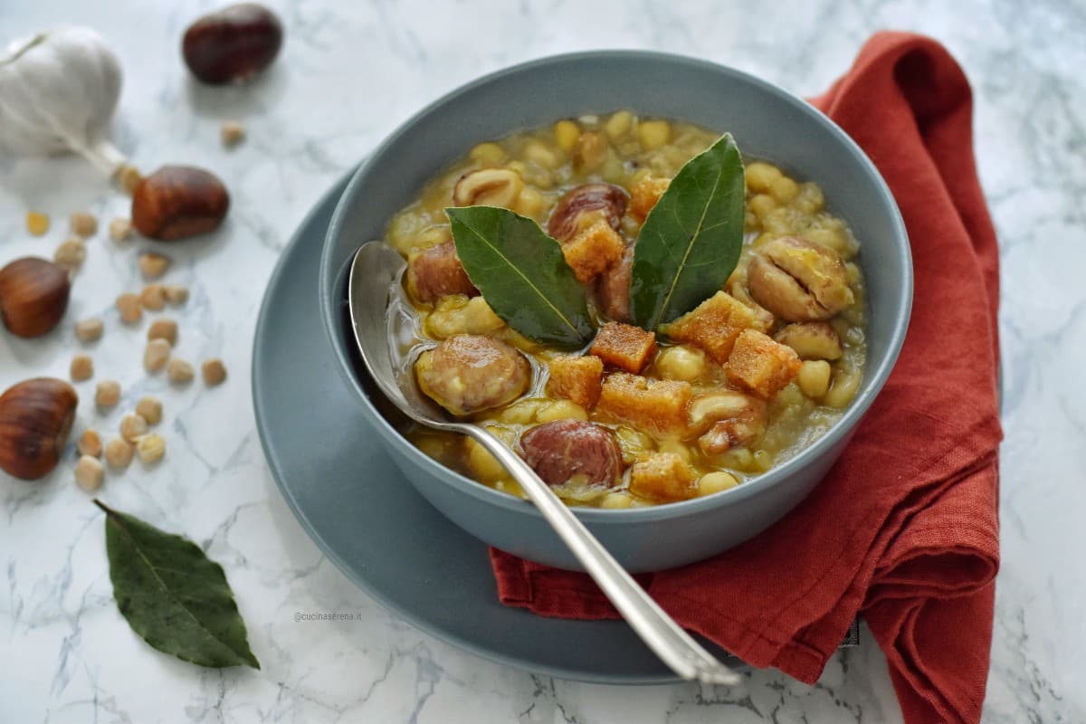 Zuppa di castagne e cicerchie ricetta invernale