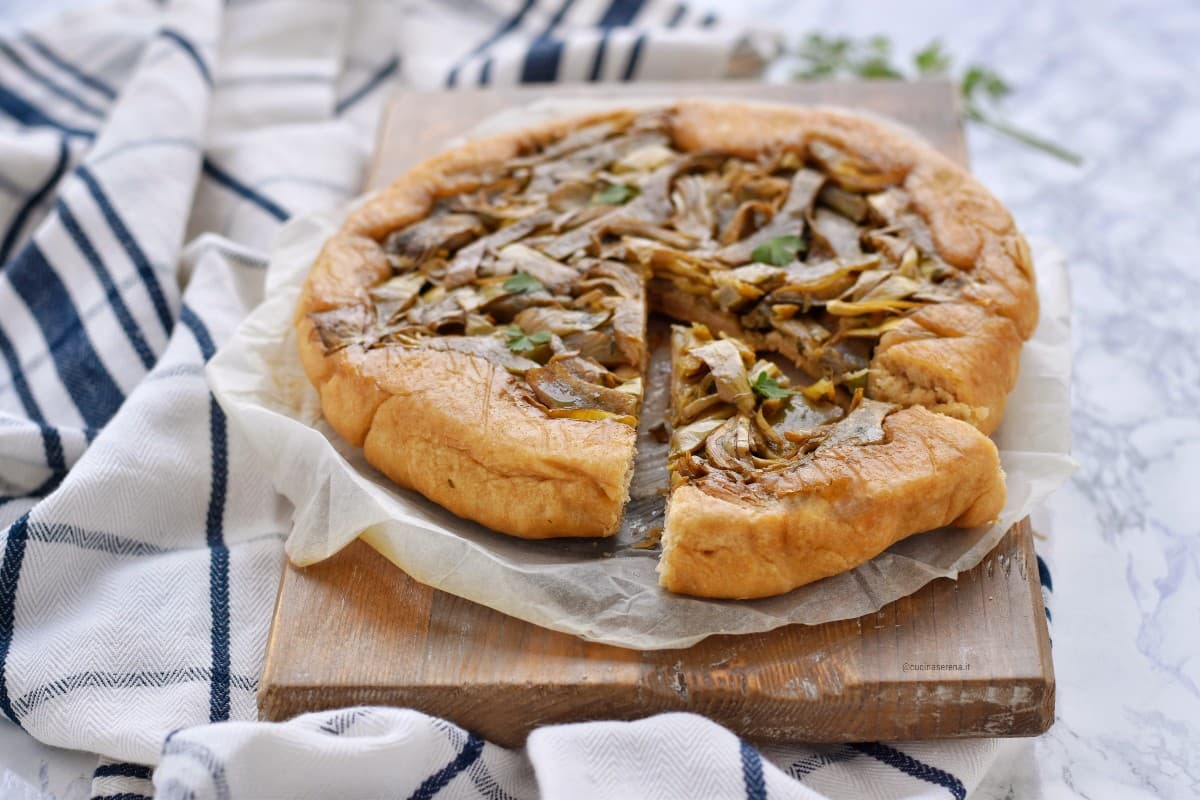 Pizza rovesciata di carciofi ricetta vegetariana