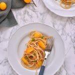Spaghetti-con-colatura-di-alici-con-pomodori-gialli-1