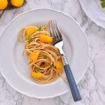 Spaghetti-con-colatura-di-alici-e-pomodorini-datterino-gialli