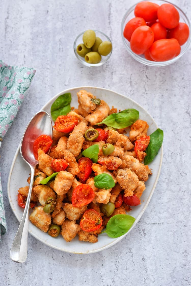 Bocconcini di pollo con pomodorini e olive - ricetta con friggitrice ad aria